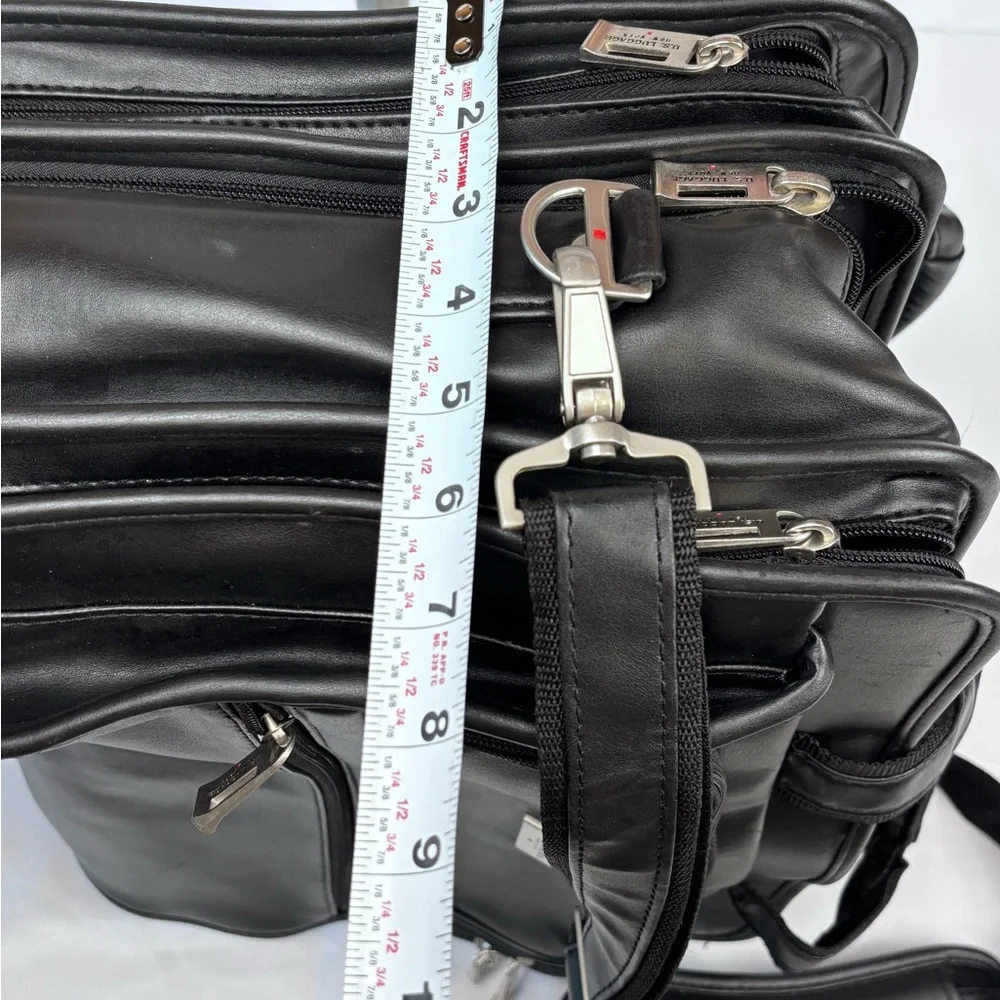 U.S. Luggage New York Black Messenger / Laptop Bag with Sleek Design Very Cool!
